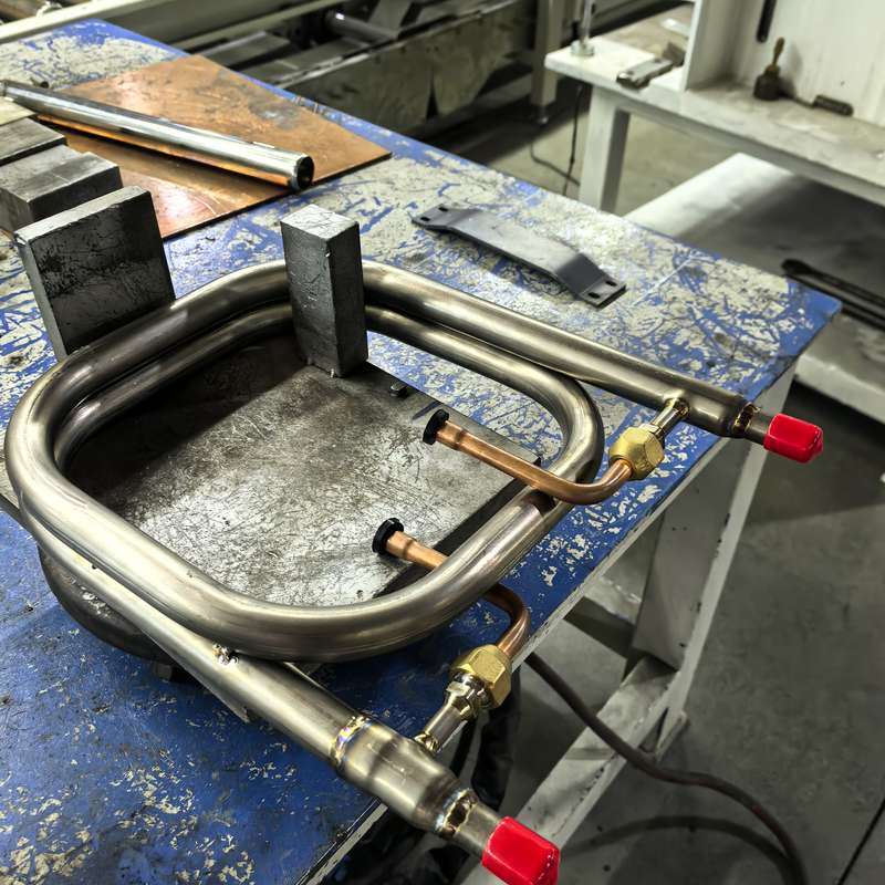 Bộ trao đổi nhiệt dạng ống với áp suất tối đa phía nước 1.0MPA, Ống ngoài bằng titan TA1 để lắp đặt theo chiều dọc hoặc ngang
